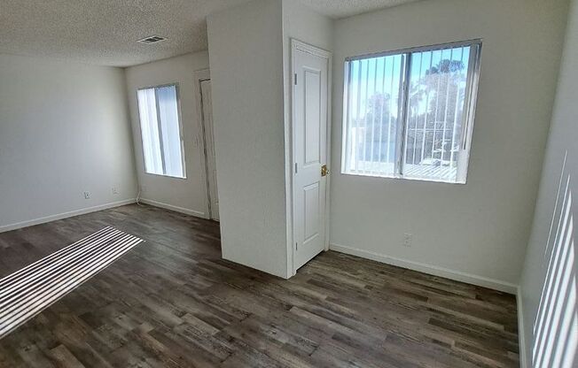 Studio, 1 bath, 400 sqft, $995, Unit 221