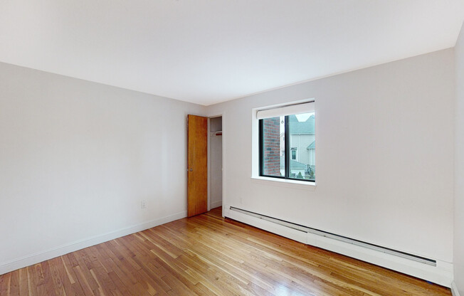 2 beds, 1 bath, 700 sqft, $2,300, Unit 23