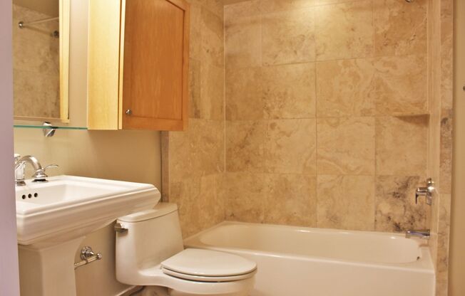 2 beds, 1 bath, 760 sqft, $3,400, Unit 112