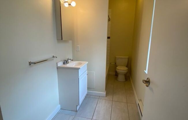 1 bed, 1 bath, 560 sqft, $1,350, Unit 2F