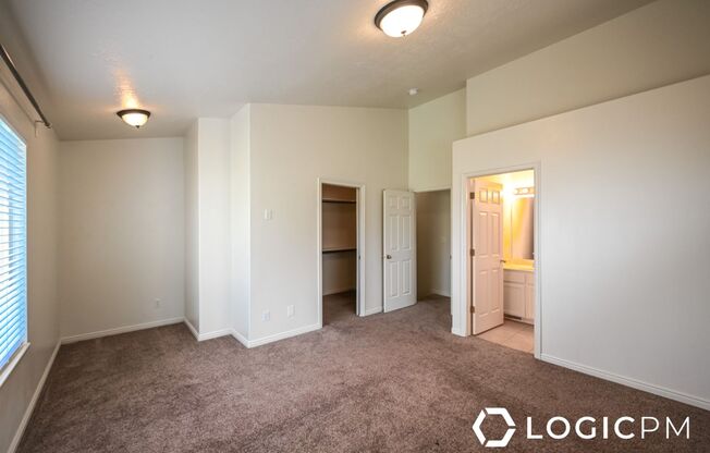 3 beds, 2.5 baths, 1,350 sqft, $1,695, Unit Upstairs