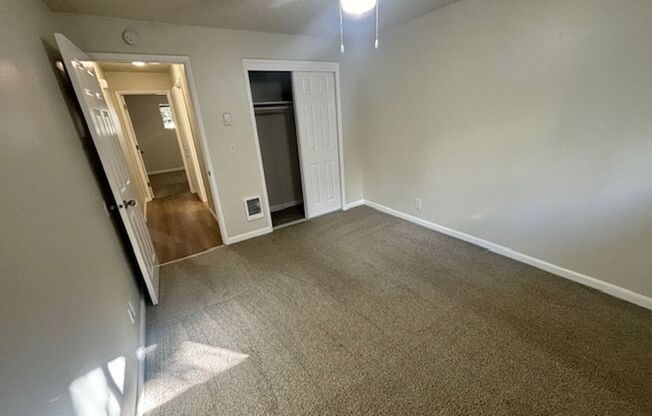 2 beds, 1 bath, 845 sqft, $1,625, Unit 42