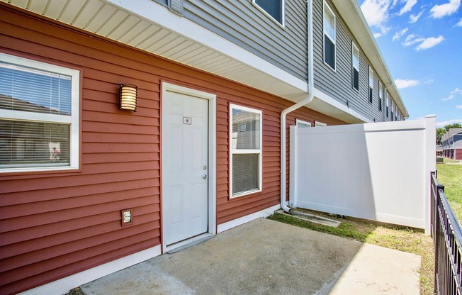 Patio at Chariot Pointe Apartments, Murfreesboro, TN 37130