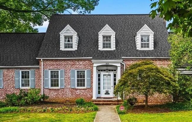 Classic 4BR Cape in Old Irving Park!