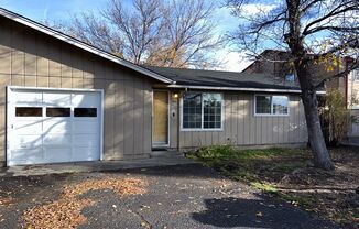 2 Bedroom / 1.5 Bathroom Duplex in Redmond Oregon