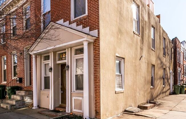 Stylish End-of-Group 2 bd 2.5bth Home in Prime Federal Hill Location with Stunning Rooftop Views!