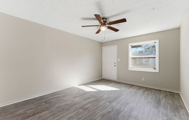 2 beds, 1.5 baths, 950 sqft, $1,289, Unit C09