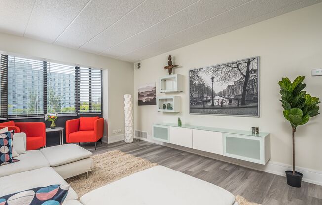 2 beds, 2 baths, 1,039 sqft, $2,195, Unit 606-106