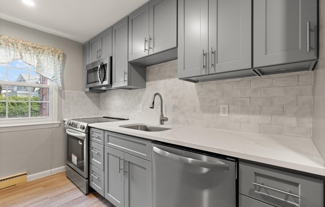 11 COLONIAL VLG DR