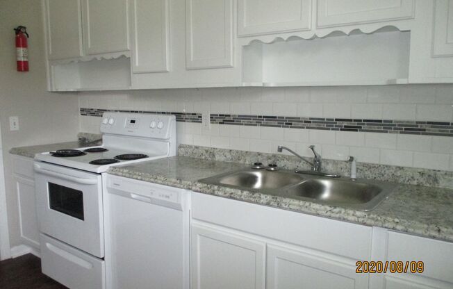Renovated 3/1 off 103rd St