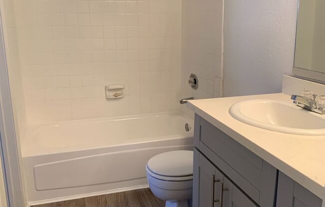 2 beds, 2 baths, 1,038 sqft, $1,215, Unit 3502