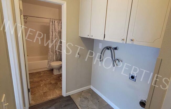 2 beds, 1 bath, 900 sqft, $1,550