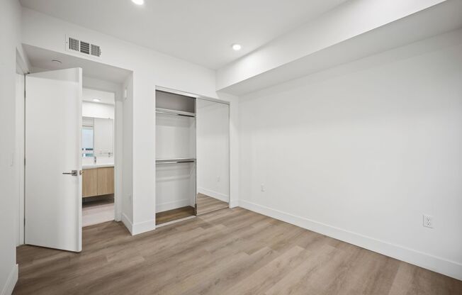 4 beds, 4 baths, 1,200 sqft, $4,484, Unit 210