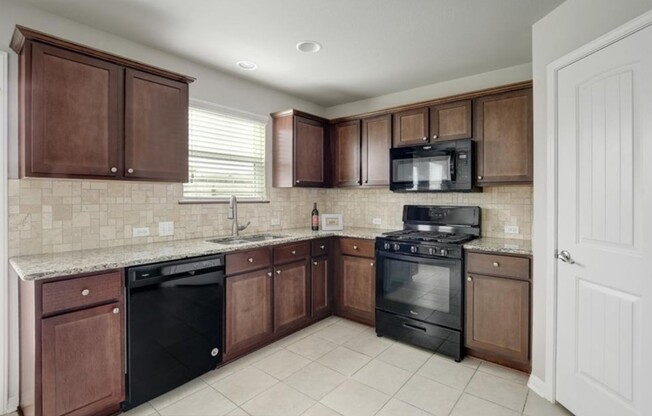 228 FRIENDSHIP OAK DR
