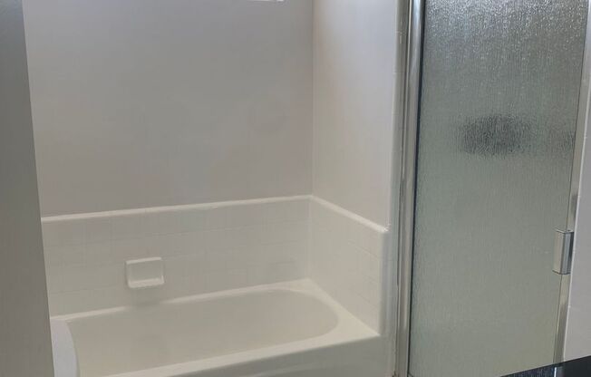1 bed, 1 bath, 670 sqft, $2,350, Unit 221