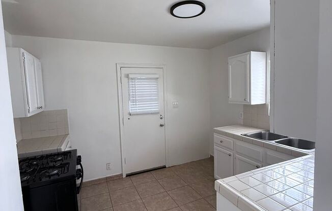6101 CLYBOURN