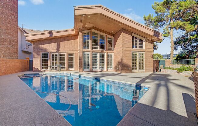 1105 BROADMOOR