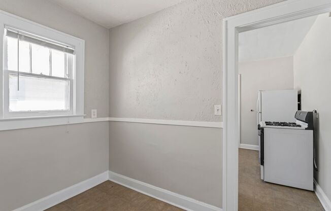 2 beds, 1 bath, 1,300 sqft, $1,295, Unit 5305 Charlotte St. Unit 2