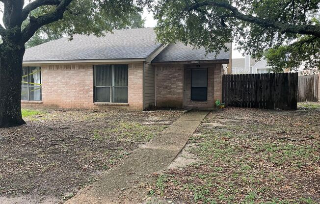 AVAILABLE FOR AUGUST MOVE IN!!!  Spacious 2 bedroom 2 Bathroom with a Yard!