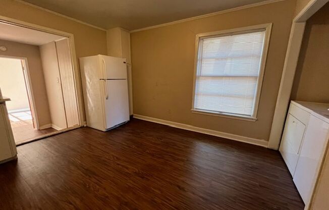 2 beds, 1 bath, $995