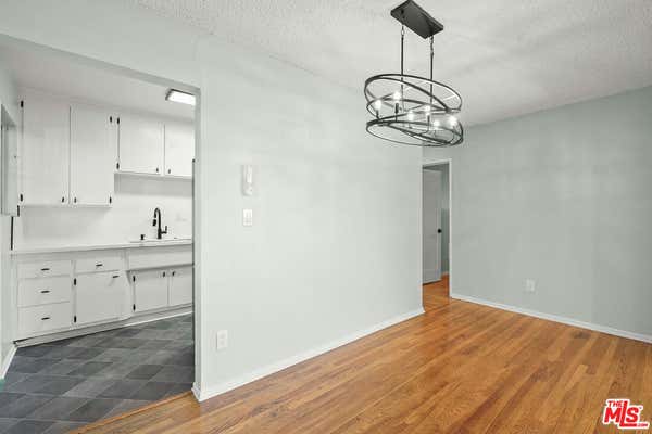 2 beds, 1 bath, 956 sqft, $3,250