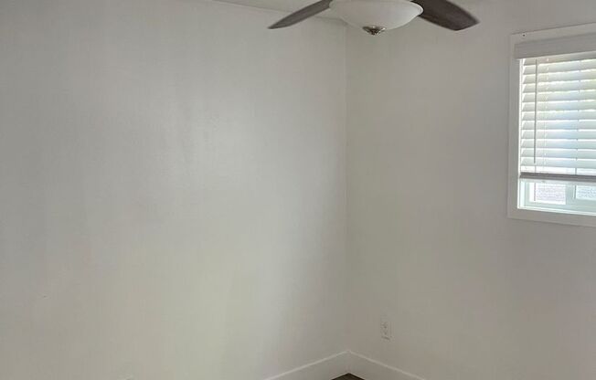 2 bedrooms 1 bath apartment in Imperial Beach CA.