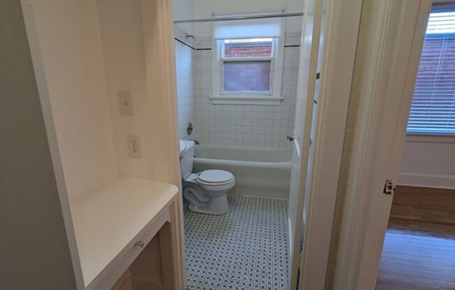 Studio, 1 bath, 525 sqft, $1,299, Unit 103