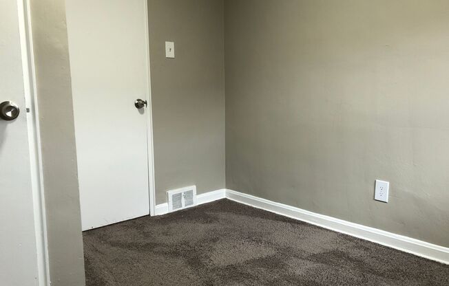 3 beds, 1 bath, 1,500 sqft, $1,300, Unit 1614-00