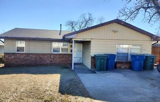 2 bed, 1 bath house in Edmond with central heat and air next to UCO campus