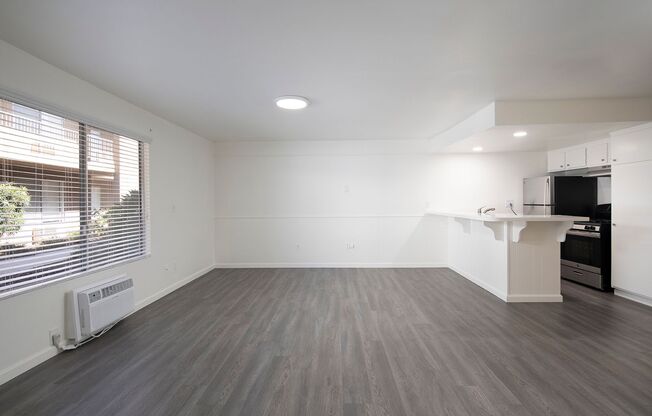 Studio, 1 bath, 450 sqft, $1,695, Unit 43