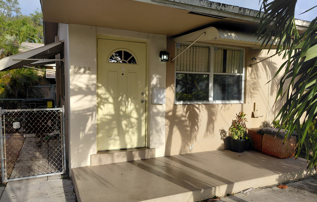 2205 N 23 AVE