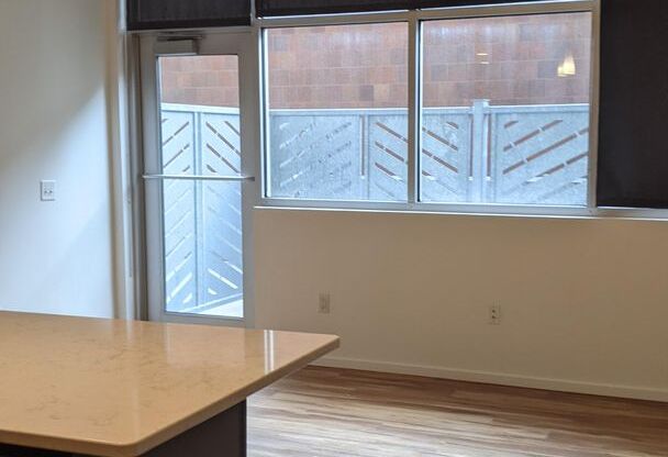 1 bed, 1 bath, 705 sqft, $1,230, Unit 305