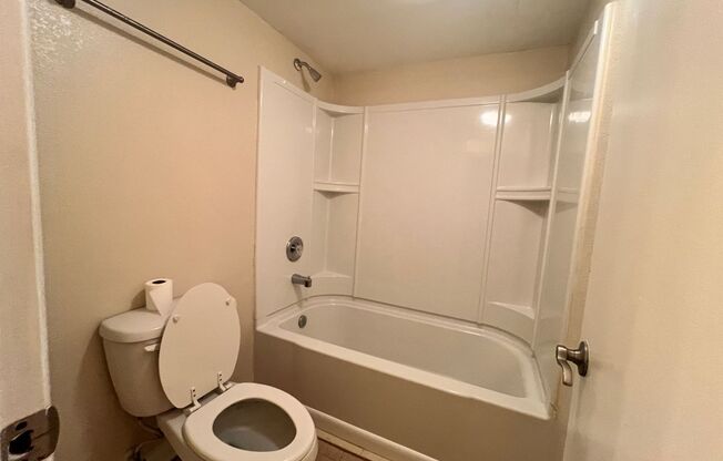 2 beds, 2 baths, $1,300, Unit # 1205