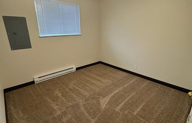 2 beds, 1 bath, 624 sqft, $875, Unit F