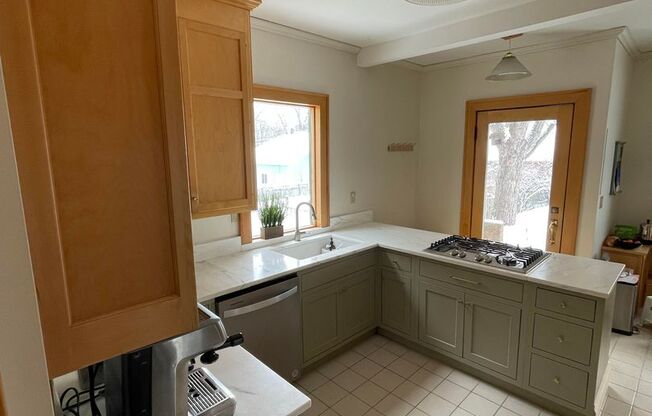 Linden Hills Single Family Home, 2 Car Garage, Newly Renovated Kitchen, Avail Aug-Sept