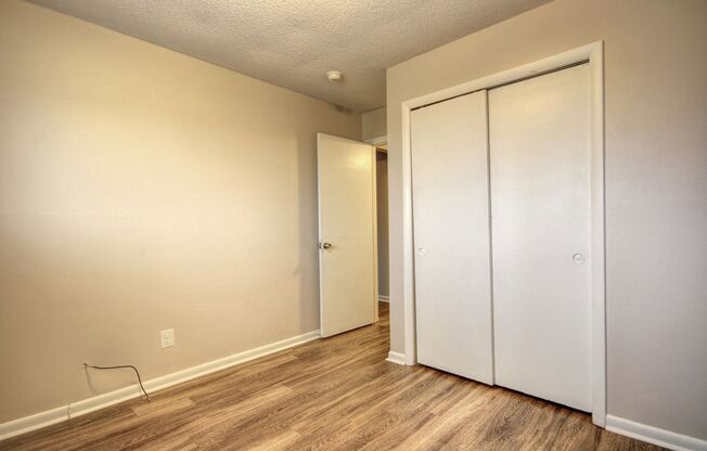 3 beds, 1.5 baths, 1,000 sqft, $1,125, Unit 1527-01