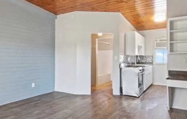 MIDTOWN ON 2ND **1 MONTH FREE ON A 13 MONTH LEASE!!!** CALL TODAY!!
