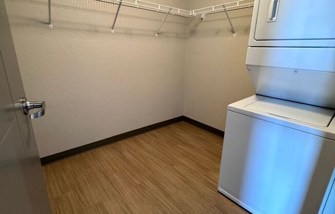 Studio, 1 bath, 734 sqft, $1,435, Unit 208