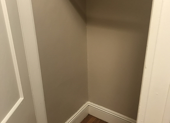 1 bed, 1 bath, 550 sqft, $2,460, Unit 23