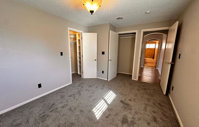2 beds, 1 bath, 800 sqft, $1,695, Unit 509 7th St - Upper unit