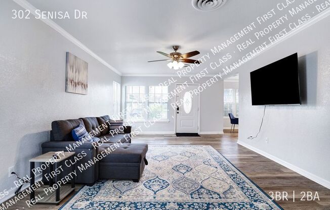 302 SENISA DR