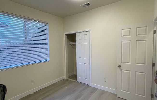 Beautiful 3/2 Laguna Park Home
