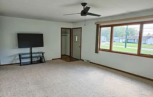 3 beds, 1.5 baths, $1,650