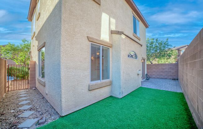 BEAUTIFUL 4 BEDROOM HOME IN THE NORTH SUMMERLIN AREA