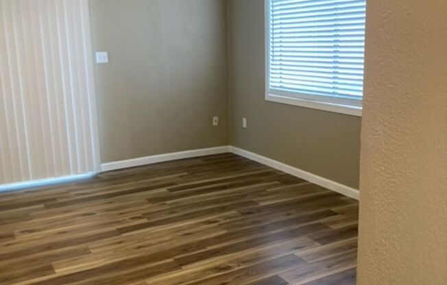 Studio, 1 bath, 450 sqft, $1,025, Unit 10-06