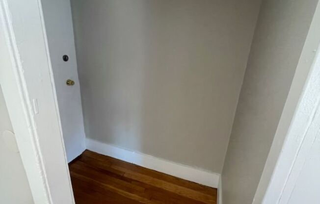 2 beds, 1 bath, $1,450, Unit 120 Central St 4L