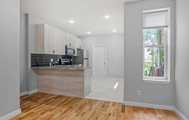 ⭐⭐⭐ NEWLY RENOVATED 3 BEDROOMS & 2.5 BATHS HOME LOCATED IN CARROLL PARK!!! ⭐⭐⭐