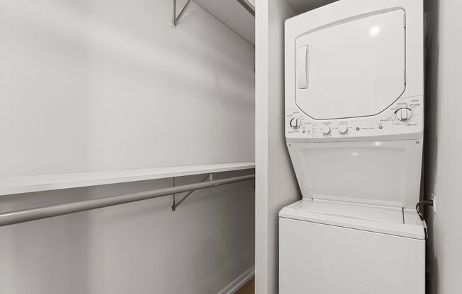 Studio, 1 bath, 211 sqft, $1,395, Unit 319