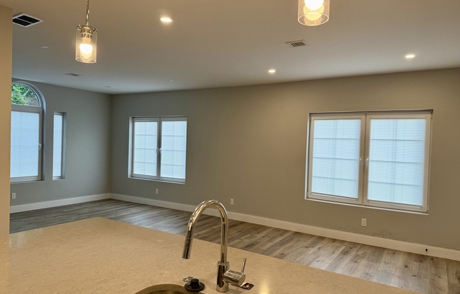3 BURKE LN