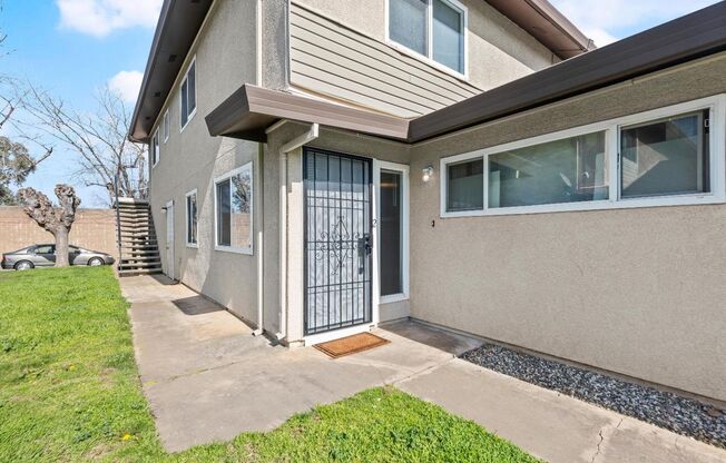 Remodeled 2 Bedroom Condo with Garage